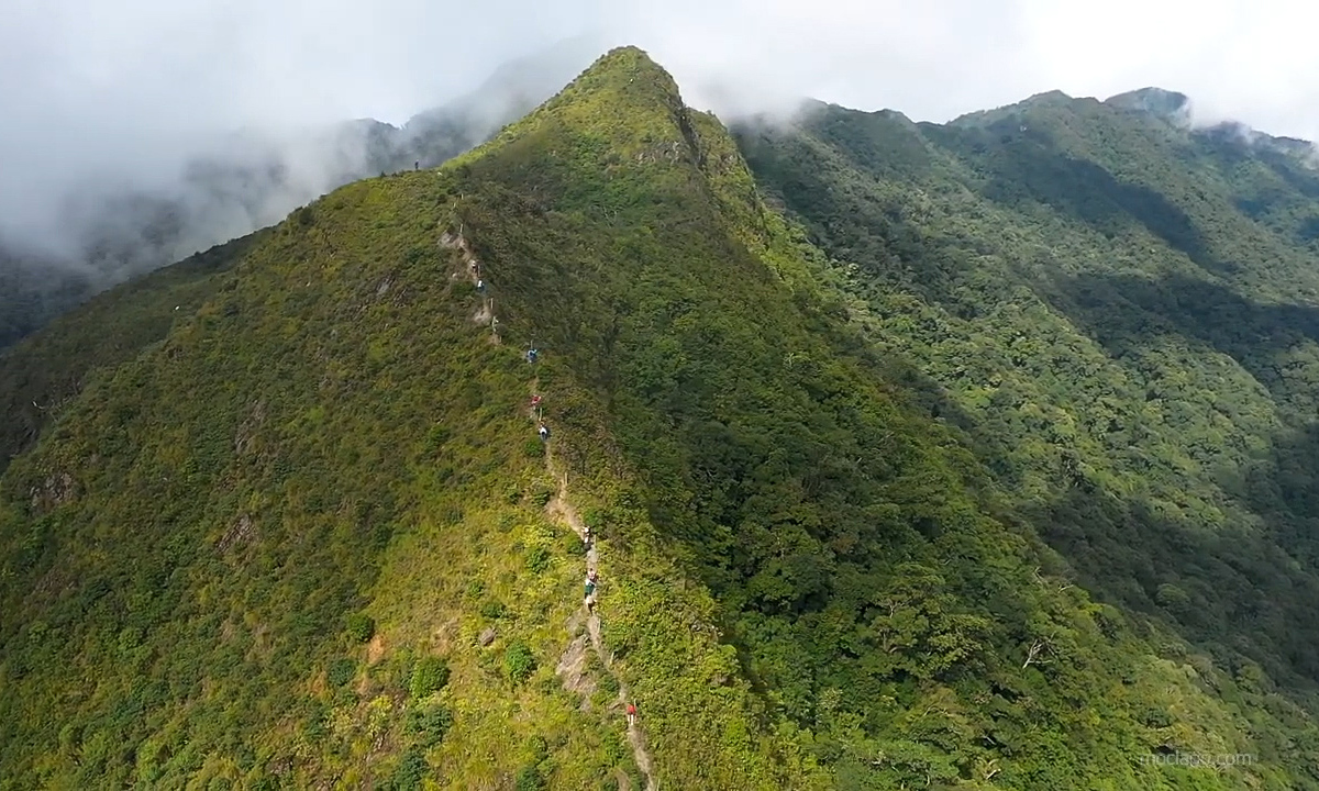 Trên 'sống lưng khủng long' Tà Xùa